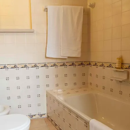 - Casa Com 3 Quartos 3* Lagos