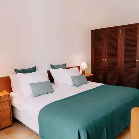 - Casa Com 3 Quartos