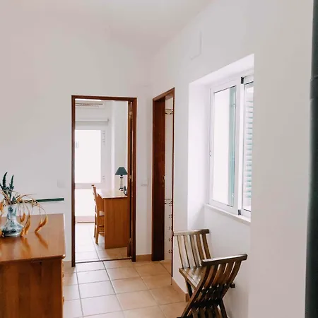 - Casa Com 3 Quartos