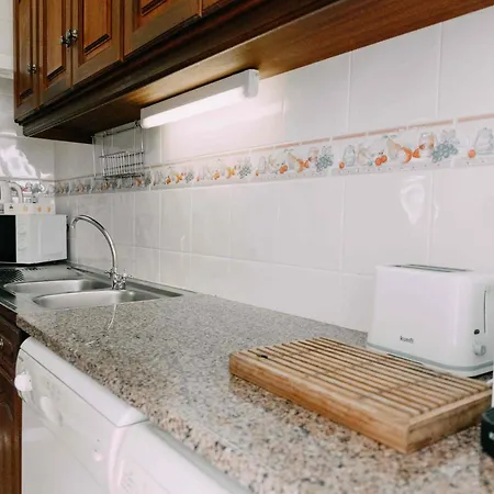 - Casa Com 3 Quartos 3*