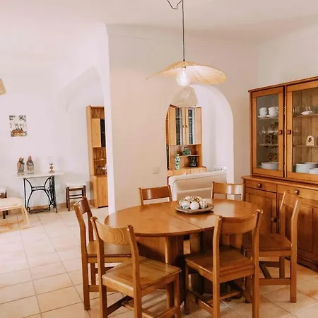 - Casa Com 3 Quartos Lagos