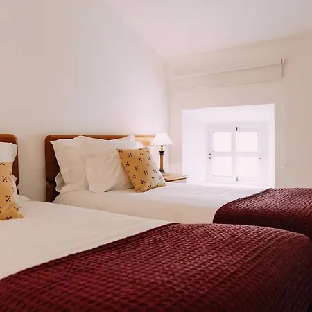 - Casa Com 3 Quartos 3*
