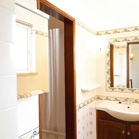 - Casa Com 3 Quartos 招待所 拉哥斯