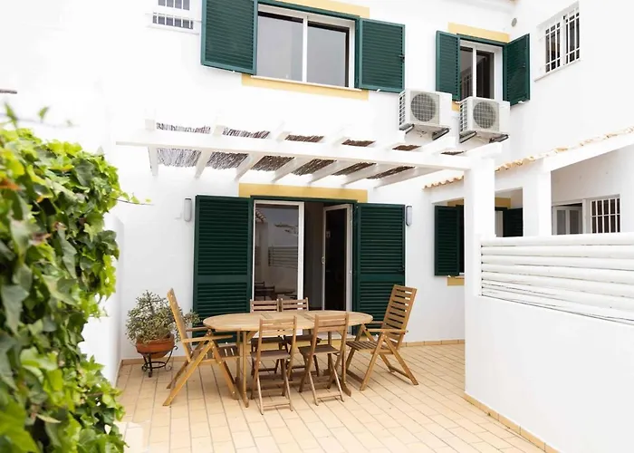 - Casa Com 3 Quartos 3* Lagos