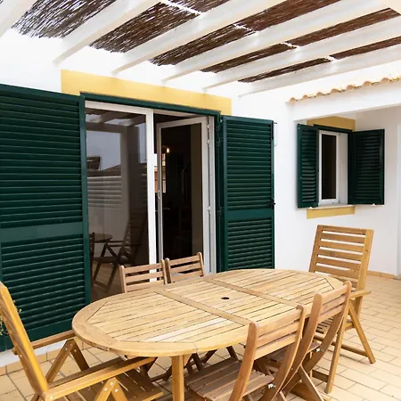 - Casa Com 3 Quartos 3* Lagos