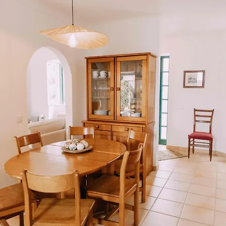 - Casa Com 3 Quartos