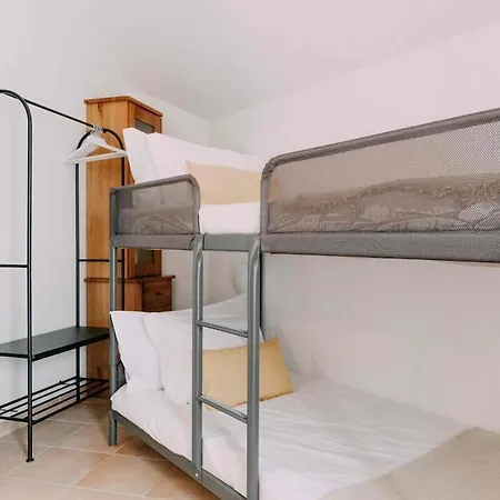 - Casa Com 3 Quartos